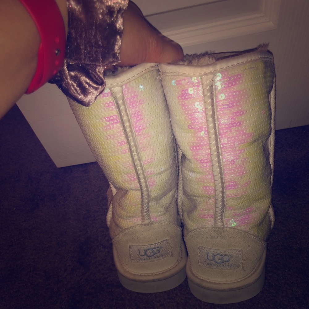 UGGS